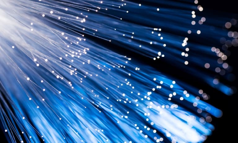 Fibra óptica com tonalidade azul