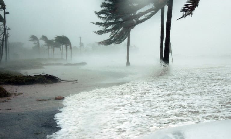 Furacão em uma paisagem tropical