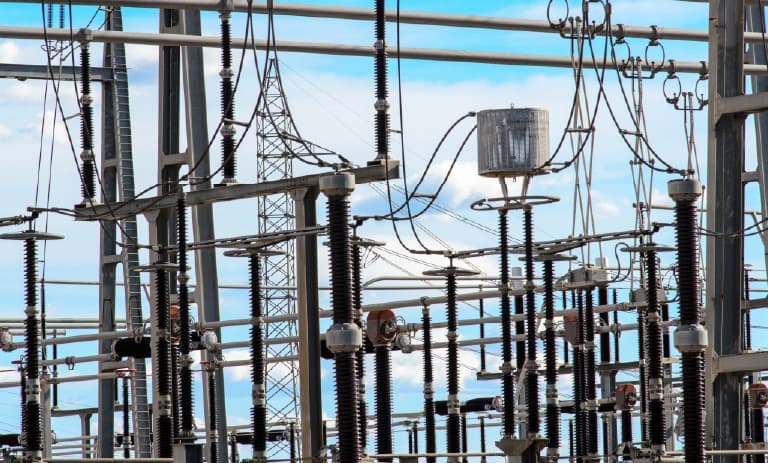 Disjuntores e buchas